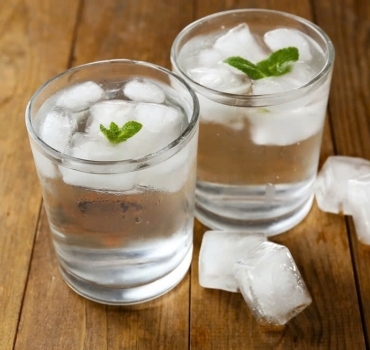 TẦM QUAN TRỌNG CỦA NƯỚC ĐÁ SẠCH TRONG PHA CHẾ?